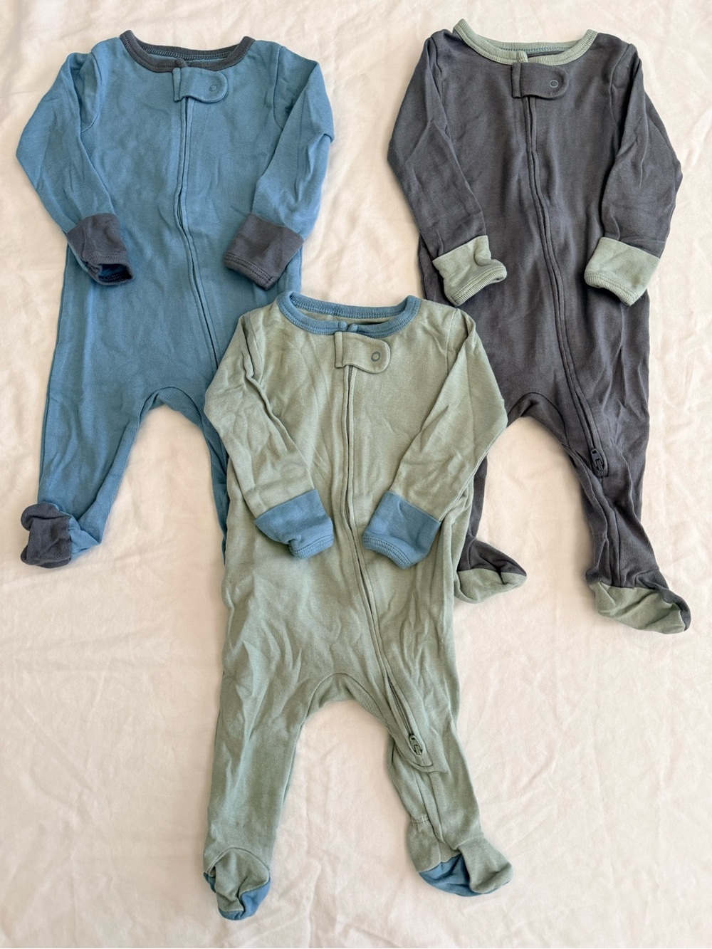0-3 Months Baby Sleep Essentials lot | 7 pieces- footies, swaddle, sleep sac - Picture 5 of 10